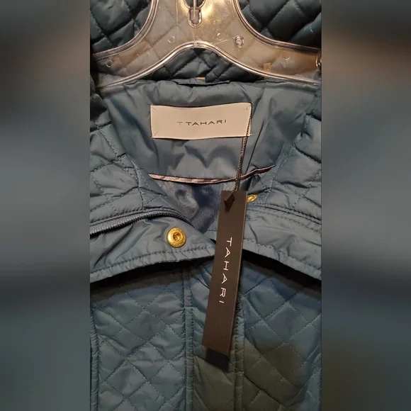 21. NWT Tahari Quilted Jacket - Picture 3 of 13